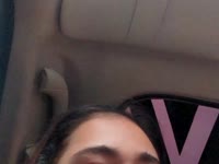 Me encantan las personas consideradas, las palabras amables y las miradas que lo dicen todo. Aprecio la conexión genuina, la dulzura con un toque de picardía y a quienes disfrutan cada momento.