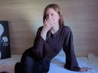 I am Lo, I am 18 years old, I am a medical college student, I like to communicate, and I also practice dancing