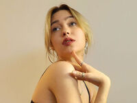 naked girl with webcam masturbating with sextoy AlysiaBennet