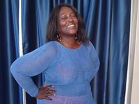 hot cam girl masturbating with sextoy GladysWilliams