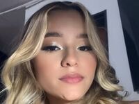 naked camgirl masturbating with dildo AaishaCollin