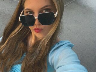 cam girl playing with vibrator AlexaMalouf