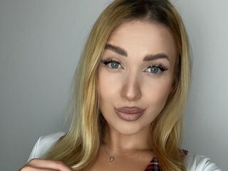 naughty cam girl fingering shaved pussy AmaliaAndreson