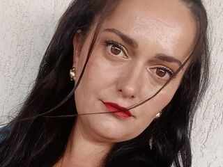 camslut masturbating AmiraCeleste