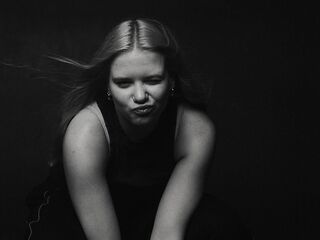 adult webcam chat room AngellaMaulin