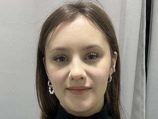 naked girl with cam BattyDrake