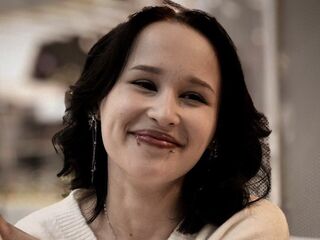 naked camgirl masturbating with dildo BrandieOcasio