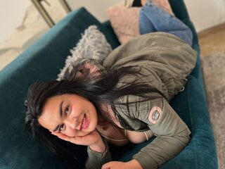 naked camgirl CharlotteLowen