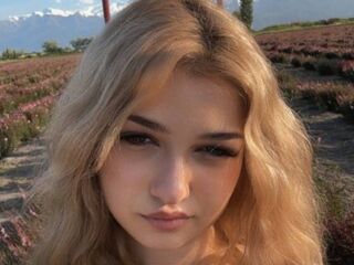 camslut fingering pussy CloudyFox