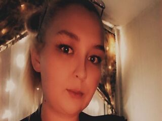 masturbating camgirl CrystalSins