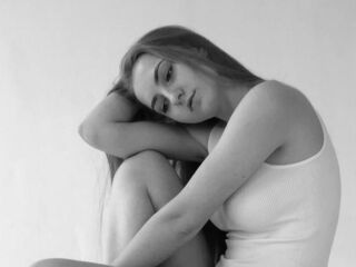 nude webcam girl photo CwenGammell