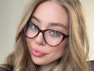 girl fingering shaved pussy DianeWhitly