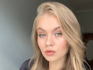 naked girl with cam fingering ElaraBrooks