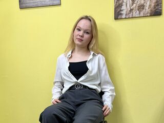 naked cam girl fingering pussy EleneBurchard