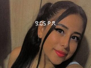 camgirl showing tits EmilyStuar