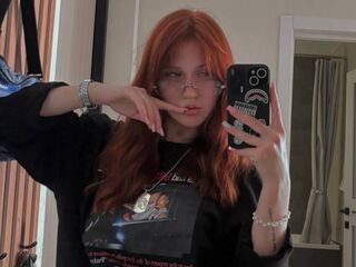 camgirl playing with vibrator EmmaMinis