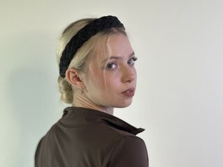 hot cam girl masturbating with dildo EvetteHilado