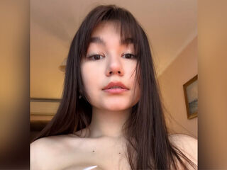 camslut topless JuliaCutee