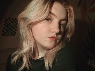 camgirl playing with dildo JuliaJips