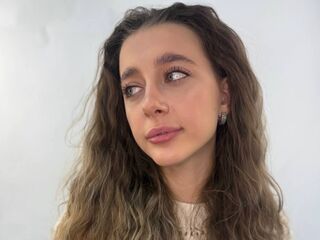 camgirl playing with vibrator KamiZinni