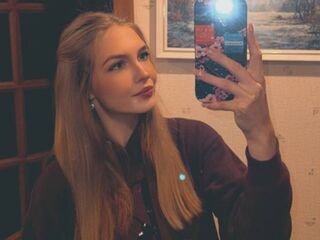 camwhore fingering shaved pussy KateyTouriny