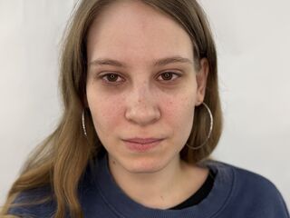 topless webcamgirl KendallWhitham