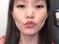 camgirl playing with sex toy KiraMinxy