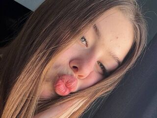 camslut fingering shaved pussy KristiGroun