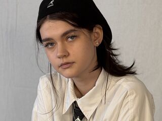 hardcore cam LeannMolineaux