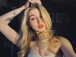 camwhore fingering shaved pussy LilithTreasure