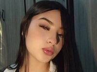 camgirl playing with vibrator MadelynFiore