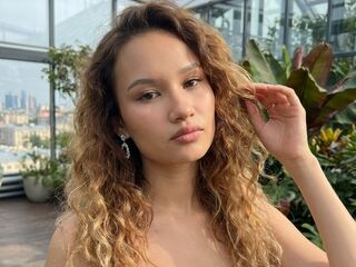masturbating cam girl MaliaUcci