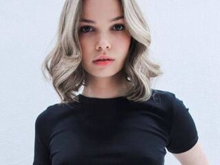 nude camgirl pic MarielMessina