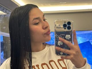 camslut masturbating MiaThomp