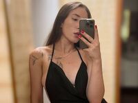 naughty camgirl fingering shaved pussy MossAnna