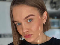 webcam babe chatroom MyriamQuinnan