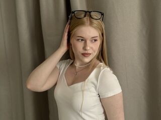 camgirl chat room NikkiByous