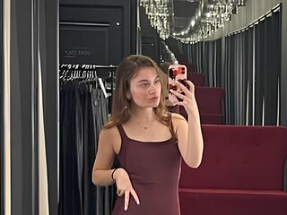 cam girl masturbating with sextoy OdelynBreed