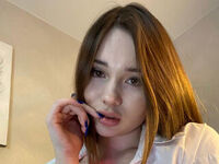 cam girl playing with vibrator OdelynGambell