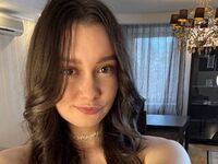 naughty camgirl masturbating with vibrator OdetteCarl