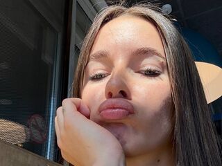 naughty camgirl fingering shaved pussy OdetteWingler
