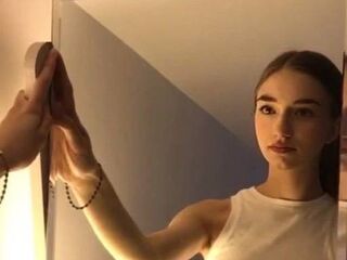 camgirl playing with sextoy PansyGandara