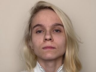 camslut spreading pussy PoulaShade