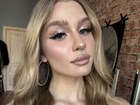 naughty cam girl masturbating with dildo SaphiraLuxe