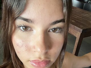naughty camgirl fingering pussy SariLane