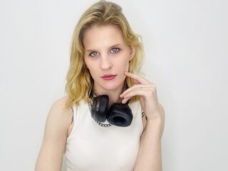 masturbating webcam girl SilverAmos