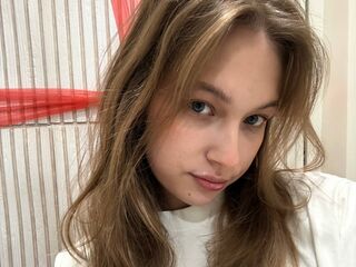 girl showing tits SimoneBotellio