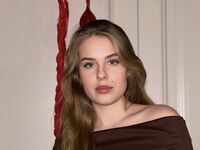 camgirl playing with vibrator SofiaWeber