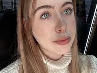 cam girl playing with sextoy SophiaToornet