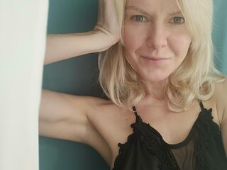 camwhore masturbating with vibrator VelurVanda